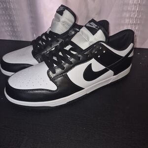 Nike Men's Black and White Sneakers